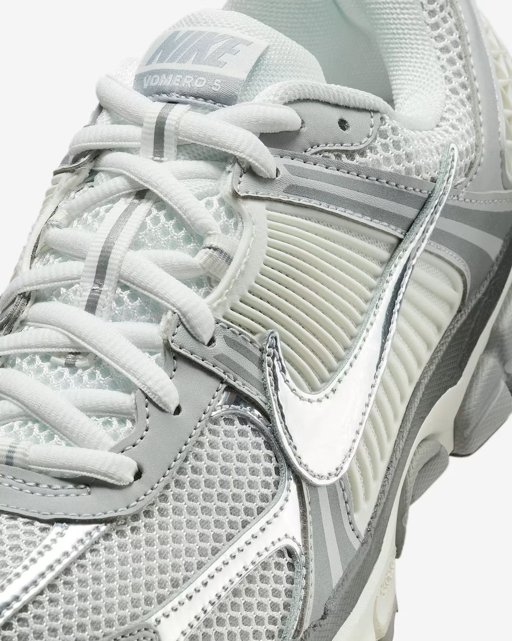 Nike Zoom Vomero 5 Metallic Silber