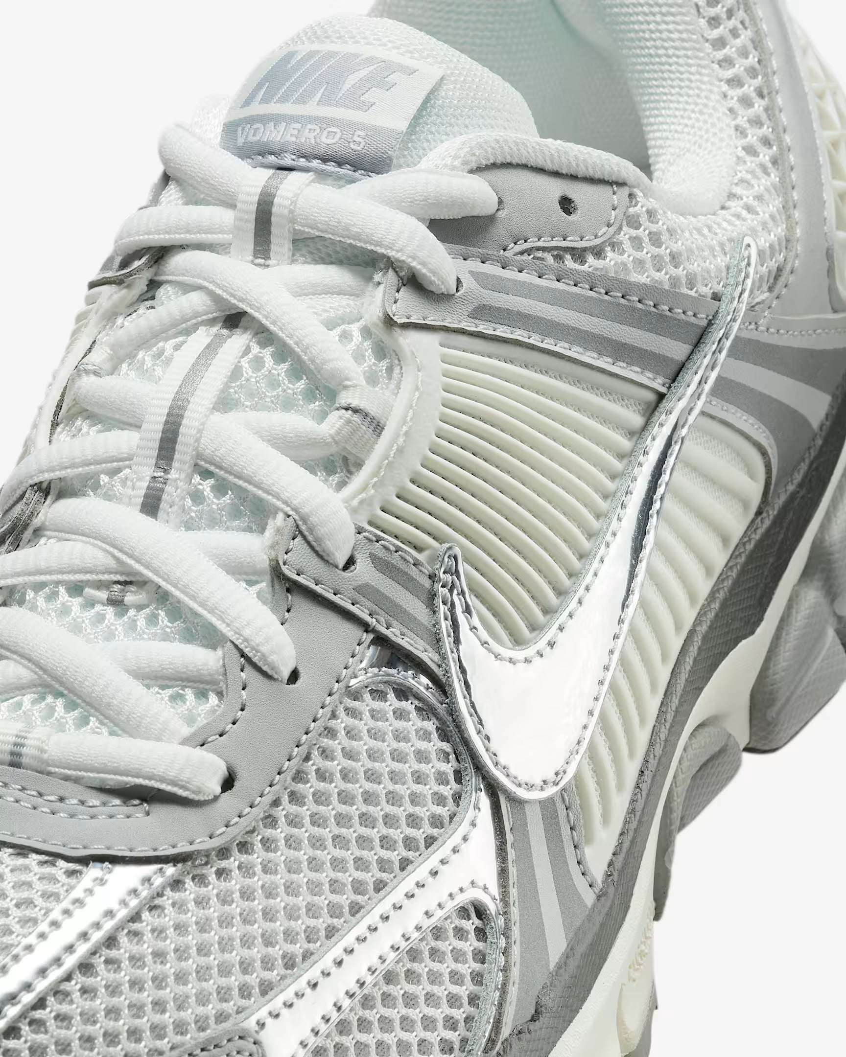 Nike Zoom Vomero 5 Metallic Silber