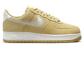 Nike Air Force 1 Low '07 LV8 Buff Gold Sail mit gesticktem Swoosh