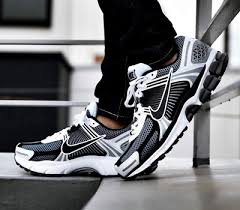 Nike Zoom Vomero 5 SE SP Dunkelgrau Schwarz Weiß