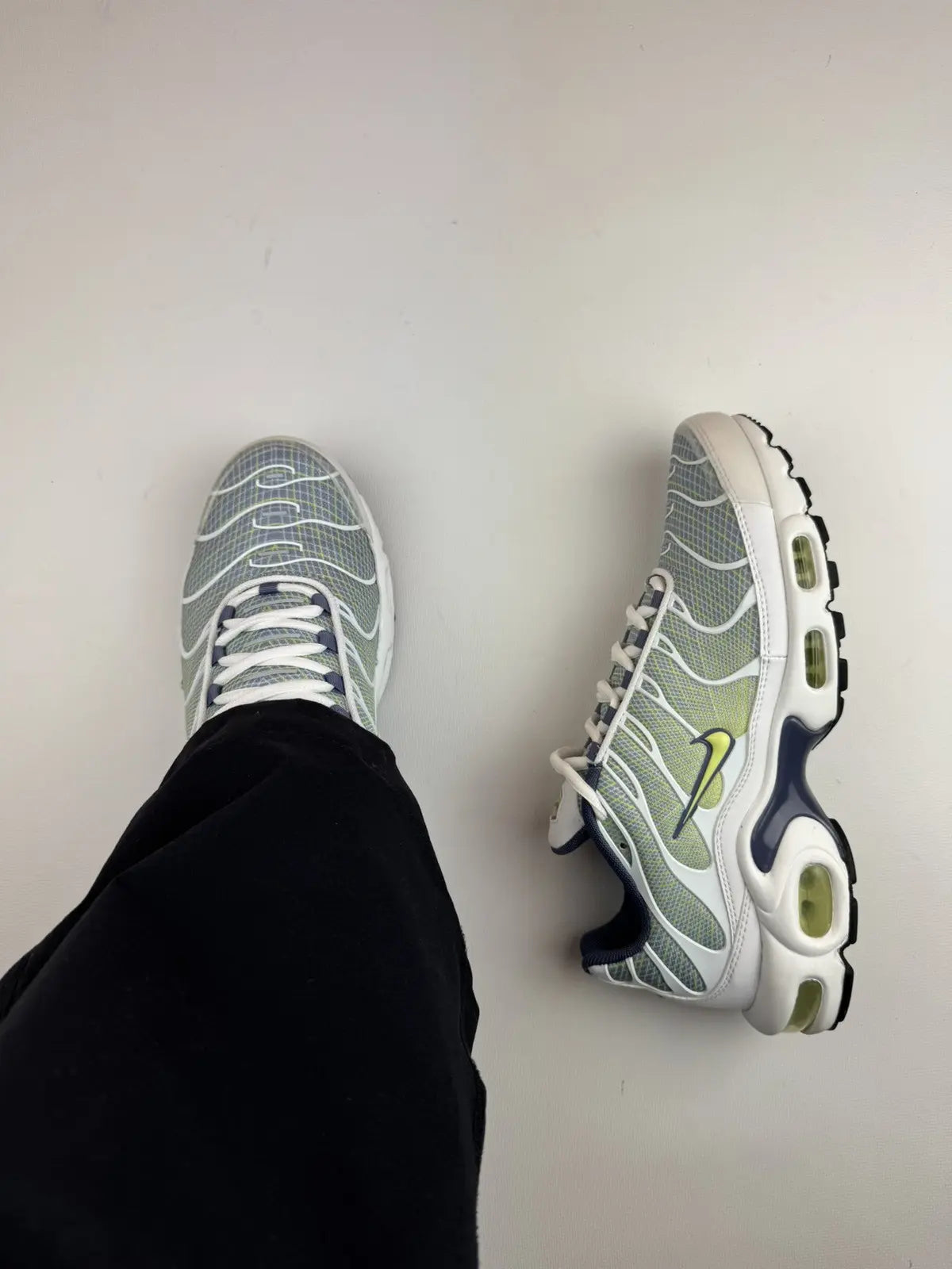 Nike Air Max Plus Kieselgrau Limette