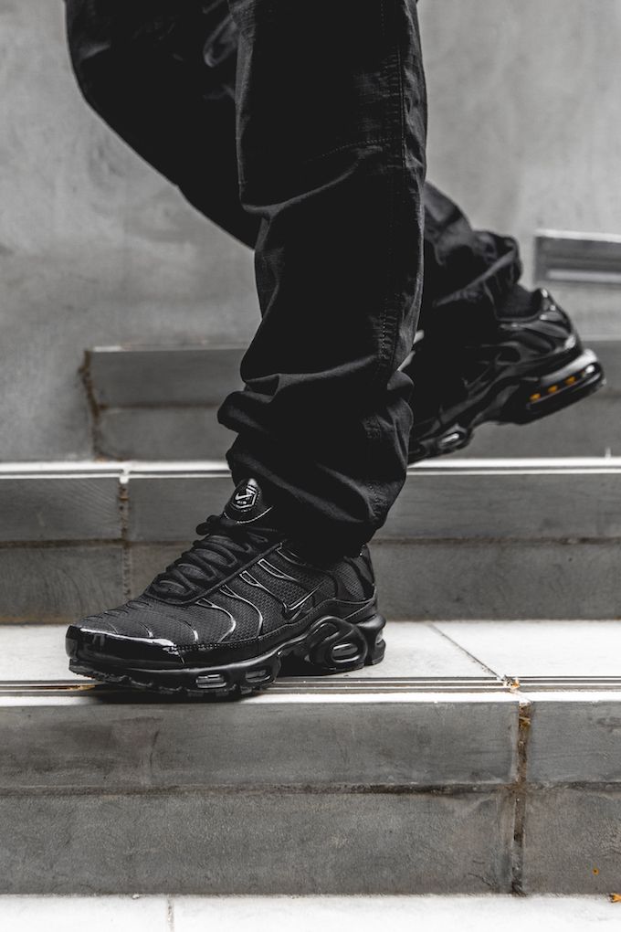 Nike Air Max Plus Triple Black Leather