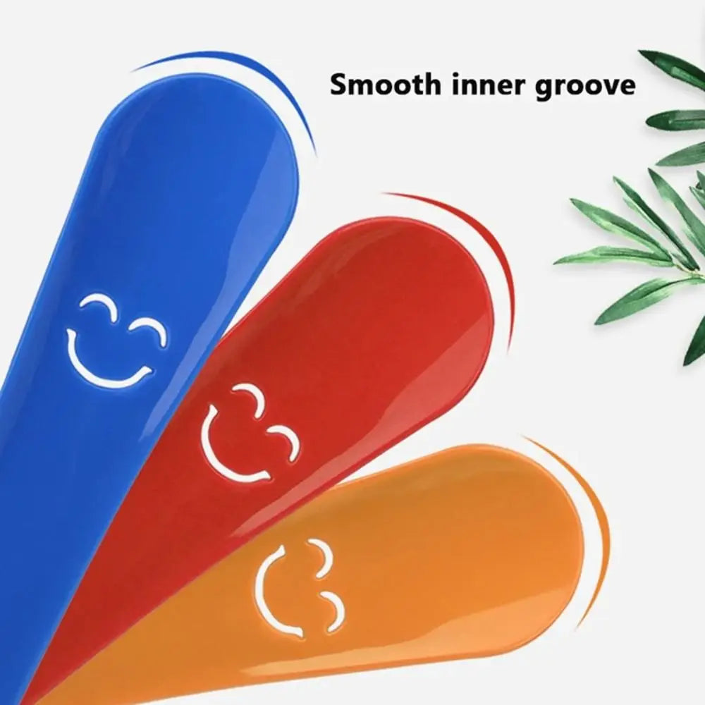 Kompakter Schuhlöffel aus Kunststoff von Mr. Sneakerseller – Reisefreundliches, lächelndes Design (15 cm)