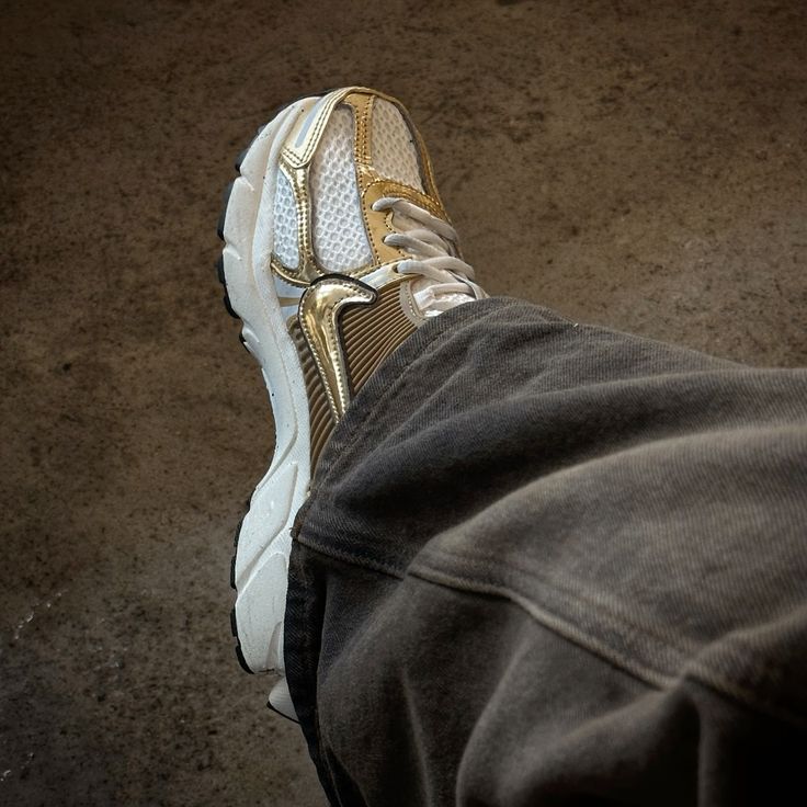Nike Zoom Vomero 5 Metallic Gold