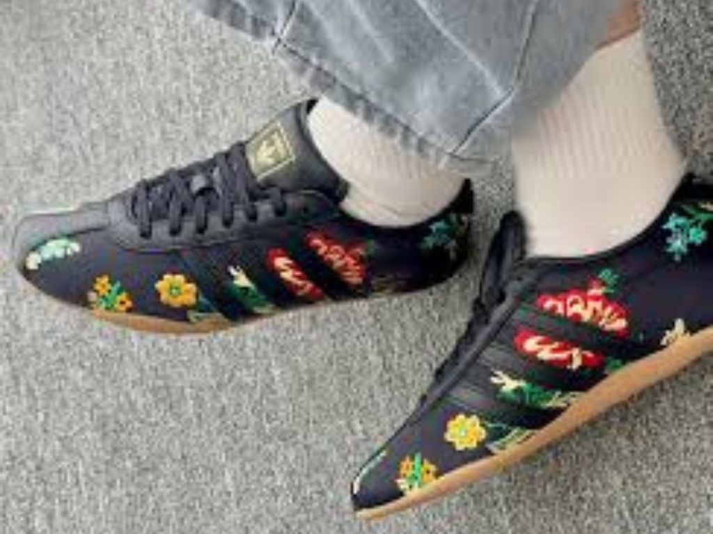 adidas Tokyo Schwarze Blumenstickerei