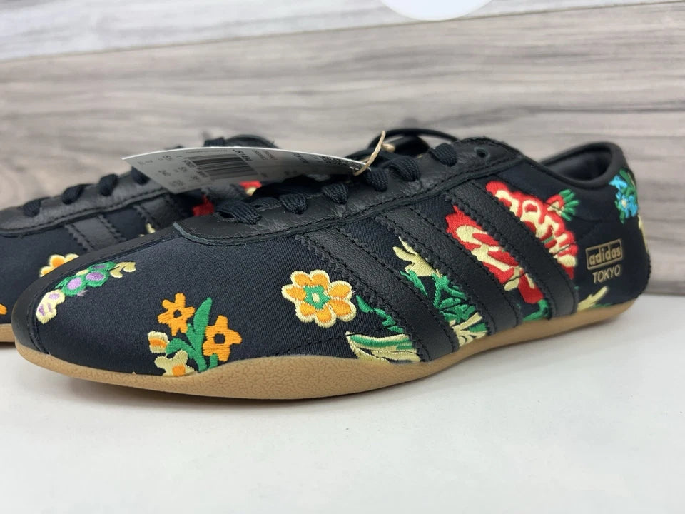 adidas Tokyo Schwarze Blumenstickerei