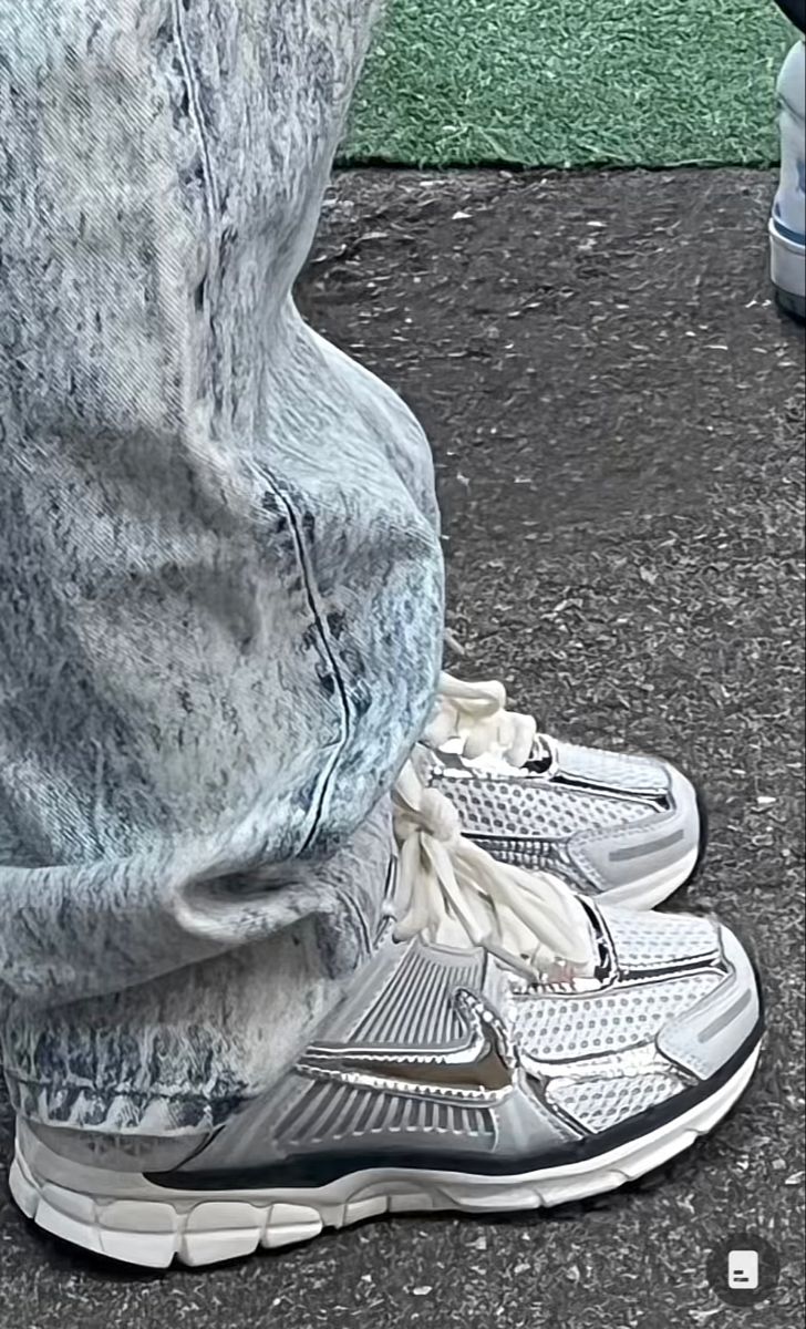 Nike Zoom Vomero 5 Metallic Silber